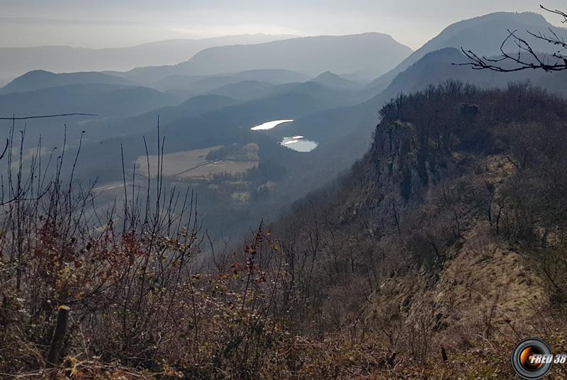 Vue de la crête sur les lacs de Conzieu.