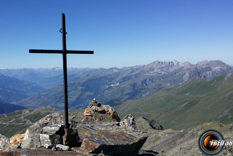 La croix du sommet.